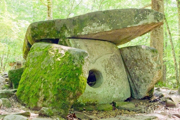 Дольмены в Геленджике: загадка каменных склепов